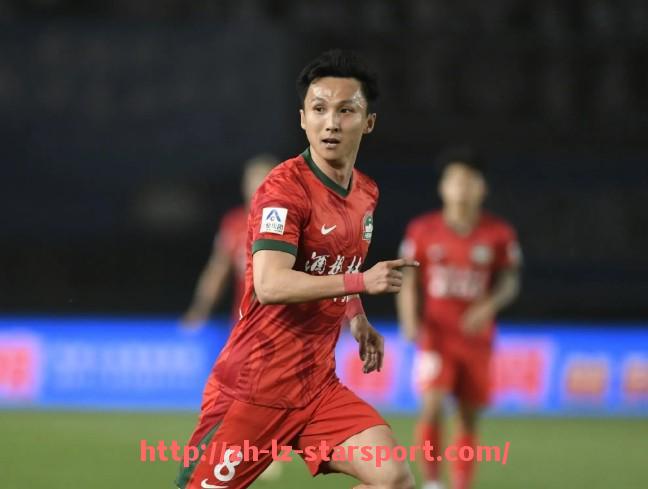 星空体育app-世俱杯是否使用银球制的争议及规则演变历程